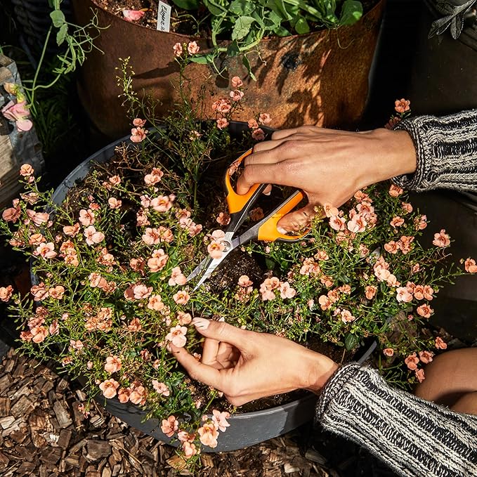 Fiskars Comfort Loop Pruning Snips, Garden Gifts for Women, Extra Large SoftGrip Handle, Yard and Garden Tools 7", Orange/Black